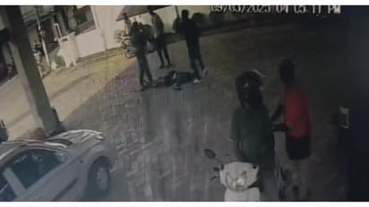 ആര്യനാട് മൂന്നംഗ സംഘം യുവാവിനെ മർദിച്ചതായി പരാതി; ആശുപത്രിയിൽ ചികിത്സയില്, കാരണം മുൻവൈരാഗ്യമെന്ന് പൊലീസ്