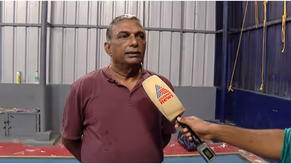 '50 വർഷം പരിചയമുള്ള തന്നെ തഴഞ്ഞു, 9 വർഷം മാത്രമായ വീണാ ജോർജിനെ പരിഗണിച്ചു'; നിലപാടിലുറച്ച് എ പദ്മകുമാർ