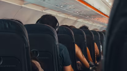 സിംഗപ്പൂർ ഫ്ലൈറ്റില് വച്ച് ക്യാബിന് ക്രൂവിനെ കൊല്ലുമെന്ന് ഭീഷണി മുഴക്കി ഇന്ത്യക്കാരന്; പിന്നാലെ അറസ്റ്റ്