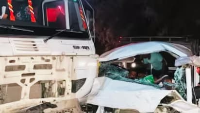 கண்ணிமைக்கும் நேரத்தில் கோர விபத்து! 8 பேர் பலி! நிவாரணம் அறிவித்த முதல்வர்!