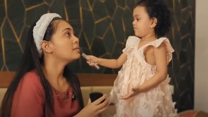 മൃദുലയ്ക്ക് മേക്കപ്പ് ചെയ്ത് കുട്ടിക്കുറുമ്പുകളുമായി ധ്വനി; വീഡിയോ വൈറൽ