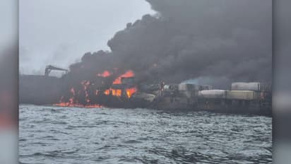 വടക്കൻ കടലിൽ ഓയിൽ ടാങ്കറും ചരക്ക് കപ്പലും കൂട്ടിയിടിച്ച് കത്തി; അപകടം ഇംഗ്ലണ്ടിൻ്റെ തീരത്തിനടുത്ത്