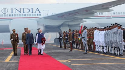 మారిషస్‌లో ల్యాండ్‌ అయిన మోదీ.. ప్రధానికి అపూర్వ స్వాగతం. (ఫొటోలు) 