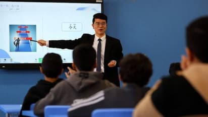 ಹಾಲಿ ವರ್ಷದಿಂದ ಚೀನಾದ ಪ್ರಾಥಮಿಕ, ಹಿರಿಯ ಪ್ರಾಥಮಿಕ ಶಾಲೆಯಲ್ಲಿ ಎಐ ಶಿಕ್ಷಣ ಕಡ್ಡಾಯ