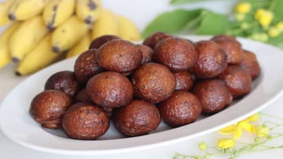 கேரளா ஸ்டைல் வாழைப்பழ அப்பமும் தேங்காய் சட்னியும் 