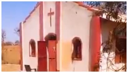 പാസ്റ്റർ മതം മാറിയപ്പോൾ ഗ്രാമത്തിലെ 30 കുടുംബങ്ങളും മതം മാറി; പിന്നാലെ പള്ളി ക്ഷേത്രവും പാസ്റ്റർ പൂജാരിയുമായി