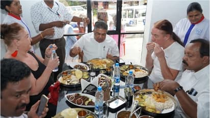 'ക്രോപ് ചെയ്യാത്ത യഥാര്ത്ഥ ചിത്രം ഞാന് ഇവിടെ ചേര്ക്കുന്നു'; വ്യാജ പ്രചാരണത്തിനെതിരെ മന്ത്രി സജി ചെറിയാൻ