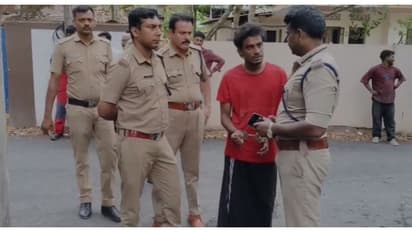 വീടിന് മുന്നിൽ പാർക്ക് ചെയ്ത ഇന്നോവ ക്രിസ്റ്റ കാറും 2 സ്കൂട്ടറുകളും ബുള്ളറ്റും കത്തിച്ചു, പ്രതി ബന്ധു;അറസ്റ്റ്