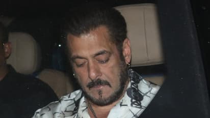 ಸಲ್ಮಾನ್ ಖಾನ್‌ಗೆ ಬಂತು ಮೀಸೆ.., ಹೊಸ ಲುಕ್‌ನಲ್ಲಿ ಸಿಕಂದರ್: ಕಣ್ಣು ಮಿಟುಕಿಸದೆ ನೋಡುತ್ತಾ ನಿಂತ ಫ್ಯಾನ್ಸ್!