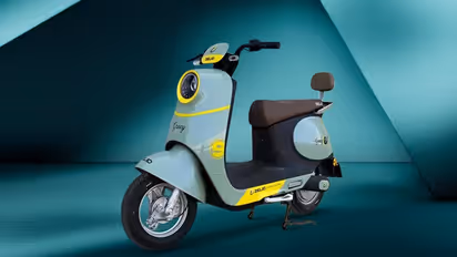 ലൈസൻസ് ഇല്ലാത്തവർക്കും ഈ സ്കൂട്ടർ ഓടിക്കാം, 60 കിമി സഞ്ചരിക്കാൻ ചെലവ് വെറും 15 രൂപ!