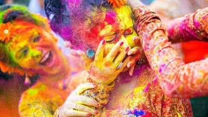   Holi 2025 : നിറങ്ങളുടെ ആഘോഷം; പ്രിയപ്പെട്ടവര്‍ക്കായി അയക്കാം സന്ദേശങ്ങളും ആശംസകളും 