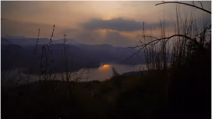 ഇവിടം കാണാതെ പോയാൽ നഷ്ടം നിങ്ങൾക്ക് മാത്രം; പ്രകൃതിയുടെ മാസ്മരിക സൗന്ദര്യം കാണാൻ പോകാം കാൽവരി മൗണ്ടിലേയ്ക്ക്