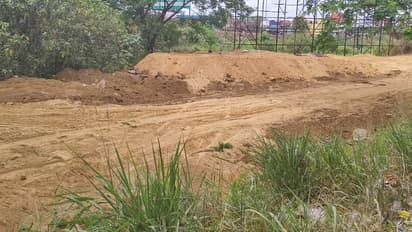 അടിപ്പാത നിർമ്മാണത്തിന്റെ മറവിൽ മണ്ണുമായി എത്തിയത് ടോറസ് ലോറികൾ, തണ്ണീർത്തടം കരയായത് അവധി ദിവസങ്ങളിൽ