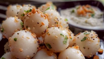 Goli Idli Recipe:  ದಿನಾ ಇಡ್ಲಿ, ದೋಸೆ ತಿಂದು ಬೇಸರವೇ? ನಾಳೆ ಬೆಳಗಿನ ತಿಂಡಿಗೆ 'ಗೋಲಿ ಇಡ್ಲಿ' ಮಾಡಿ, ಇಲ್ಲಿದೆ ರೆಸಿಪಿ!