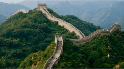 വൻമതിലിൽ നഗ്നതാ പ്രദർശനം; വിനോദ സഞ്ചാരികളെ തടവിലാക്കി ചൈന, രണ്ടാഴ്ചയ്ക്ക് ശേഷം നാടുകടത്തി