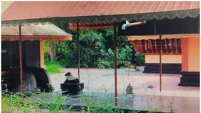 ആയില്യം കഴിഞ്ഞാൽ നാഗക്ഷേത്രത്തിലെ കാണിക്കയിൽ പണമുണ്ടാകുമെന്ന് അറിയുന്നയാൾ; നരുവാമൂട് ക്ഷേത്രമോഷണത്തിൽ അന്വേഷണം