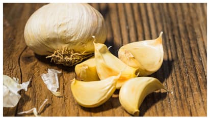 Kitchen Tips: ಬೆಳ್ಳುಳ್ಳಿ, ಶುಂಠಿಯ ಸಿಪ್ಪೆ ತೆಗೆಯೋದು ಇಷ್ಟೊಂದು ಸುಲಭನಾ? ಗೃಹಿಣಿಯರೇ ಒಮ್ಮೆ ಟ್ರೈ ಮಾಡಿ!