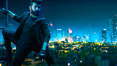 കരിയറിലെ ഏറ്റവും ബജറ്റ് പടം; നിര്‍മ്മാണം 'പുഷ്‍പ 2' നിര്‍മ്മാതാക്കൾ, 'റോബിൻഹുഡ്' വിതരണാവകാശത്തിൽ എത്ര നേടും?