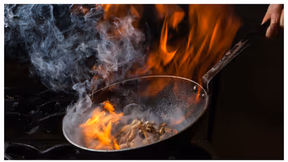 ഉരച്ച് കഴുകേണ്ട; കരിഞ്ഞ പാത്രങ്ങൾ സിംപിളായി വൃത്തിയാക്കാം, ഇത്രയേ ചെയ്യാനുള്ളൂ