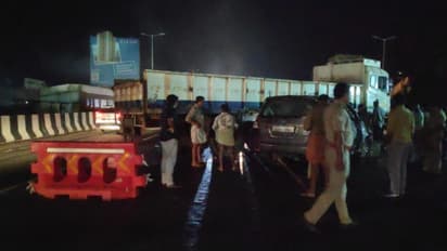 കോഴിക്കോട് ഇന്നോവ കാറും ലോറിയും കൂട്ടിയിടിച്ച് അപകടം; ഒരാൾ മരിച്ചു, നാല് പേർക്ക് പരിക്ക്