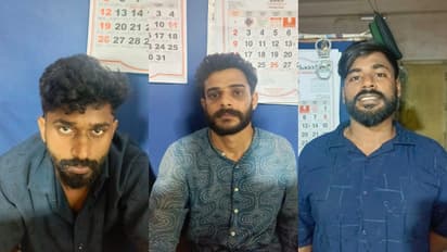 കാറില് നിന്ന് കണ്ടെടുത്തത് ഹെറോയിനും കഞ്ചാവും, പിടികിട്ടാപ്പുള്ളി ഉള്പ്പെടെ അറസ്റ്റില്; ശൃംഖല തേടി അന്വേഷണം