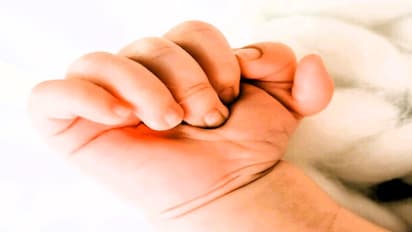 கையில் ஆறு விரல் இருந்தால் அதிர்ஷ்டமா? அதோட பின்னணி தெரியுமா?