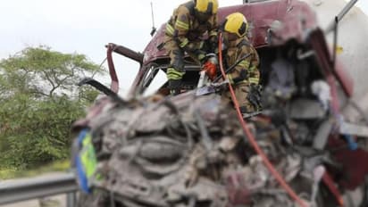 ഗ്യാസ് ടാങ്കറും ബുൾഡോസറും കൂട്ടിയിടിച്ച് അപകടം; പ്രവാസി ഡ്രൈവർ മരിച്ചു