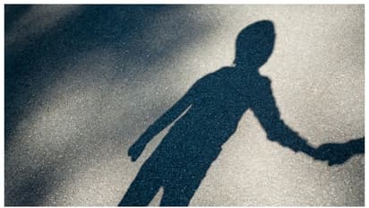 ഭക്ഷണം കൊണ്ടുവരില്ല, പതിവായി എത്തുന്നത് മുഷിഞ്ഞ വേഷത്തിൽ, യുകെജി വിദ്യാർത്ഥിക്ക് രണ്ടാനച്ഛന്റെ പീഡനം