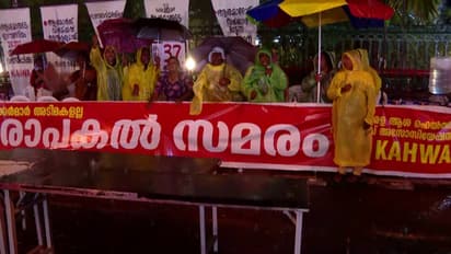 ഓണറേറിയം മാനദണ്ഡങ്ങൾ പിൻവലിച്ചിറക്കിയ ഉത്തരവിൽ അപാകതകൾ ഉണ്ടെന്ന് ആശമാർ; മഴയിൽ കുതിർന്ന് സമരവേദി