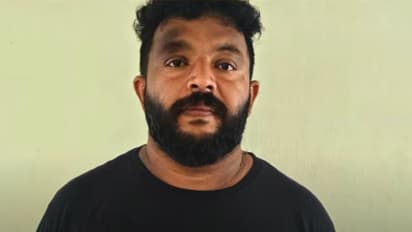 ലഹരി വിരുദ്ധ കൂട്ടായ്മയിലെ സജീവ പ്രവർത്തകൻ, അടിവസ്ത്രത്തിൽ ഒളിപ്പിച്ച 14 ഗ്രാം കഞ്ചാവുമായി അറസ്റ്റിൽ