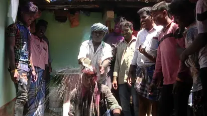 ತಲೆ ಮೇಲೆ ಕಾಯಿ ಒಡೆದು ಪೂಜೆ: ಒಂದೇ ಏಟಿಗೆ ಎರಡು ಹೋಳಾಗುವ ತೆಂಗಿನ ಕಾಯಿ!