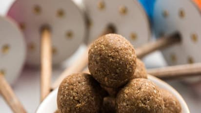 சர்க்கரை நோயாளிகளுக்கு ஏற்ற ராகி-வேர்க்கடலை லட்டு