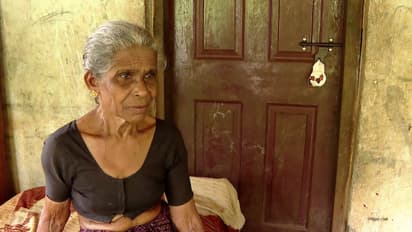 കേരള ബാങ്ക് വീട് ജപ്തി ചെയ്തു; കുടുംബത്തെ ഇറക്കിവിട്ടു; വയോധികയും കുട്ടികളും രാത്രി ഉറങ്ങിയത് വരാന്തയിൽ