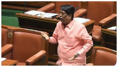 'പുരുഷന്മാർക്ക് എല്ലാ ആഴ്ചയും രണ്ട് കുപ്പി മദ്യം സൗജന്യമായി നൽകൂ'; നിയമസഭയില്‍ ആവശ്യപ്പെട്ട് കർണ്ണാടക എംഎല്‍എ