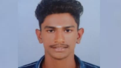 കിടപ്പ് മുറിയിൽ 20 കാരൻ്റെ മൃതദേഹം, തിടുക്കപ്പെട്ട് സംസ്‌കരിക്കാൻ കുടുംബത്തിൻ്റെ ശ്രമം; പൊലീസെത്തി തട‌ഞ്ഞു