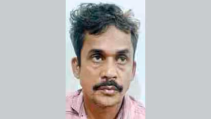 സ്കൂട്ടറിൽ അടുക്കിവച്ച നിലയിൽ 500രൂപയുടെ കെട്ടുകൾ, വേങ്ങര സ്വദേശിയുടേതെന്ന് മൊഴി, 40ലക്ഷവുമായി 52കാരൻ പിടിയിൽ