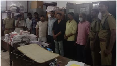 ഇലക്ട്രിക് ലൈറ്റുകൾ വിൽക്കുന്ന സ്ഥാപനം; ഡിആർഐ പരിശോധനയിൽ പിടിച്ചത് 31.5 കിലോയോളം തൂക്കമുള്ള രണ്ട് ആനക്കൊമ്പുകൾ