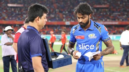 ഐപിഎല്: പന്തില് തുപ്പല് തേക്കുന്നതിനുള്ള നിരോധനം നീക്കി, രണ്ടാം ഇന്നിംഗ്സില് ഇനി മുതല് രണ്ട് പന്തുകള്