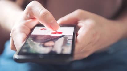 7 ತಿಂಗಳು ಆನ್ಲೈನ್‌ ಡೇಟಿಂಗ್‌ ಮಾಡಿದ್ದ ಯುವಕನಿಗೆ ಗೊತ್ತಾಯ್ತು ಘೋರ ಸತ್ಯ, ಚಾಟ್‌ ಮಾಡಿದ್ದು ಅವಳು !