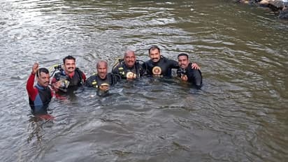 അരുവിക്കര ഡാമിന് താഴെ കുളിക്കാനിറങ്ങിയ വിദ്യാർഥിയുടെ മാല കരമനയാറ്റിയാറ്റിൽ കാണാതായി, മുങ്ങിയെടുത്ത് ഫയർഫോഴ്സ്
