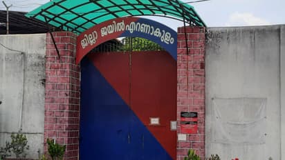 കാക്കനാട് ജയിലിൽ ഗുരുതരമായ ജാതി അധിക്ഷേപം: ഫാർമസിസ്റ്റിൻ്റെ പരാതിയിൽ ഡോക്ടർക്കെതിരെ കേസ്