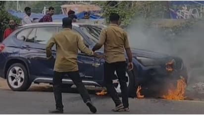 തിരുവനന്തപുരത്ത് ഓടിക്കൊണ്ടിരിക്കുന്ന ബിഎംഡബ്ല്യു കാർ കത്തി നശിച്ചു; യാത്രക്കാർ രക്ഷപ്പെട്ടത് തലനാരിഴയ്ക്ക്