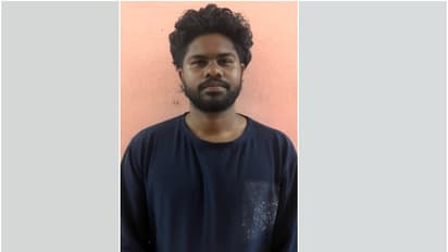 ഭാര്യയെ കുറിച്ച് മോശമായി സംസാരിച്ചത് ചോദ്യം ചെയ്തു, ഭർത്താവിനെ വീട്ടിൽ കയറി ആക്രമിച്ച അച്ഛനും മകനും അറസ്റ്റിൽ