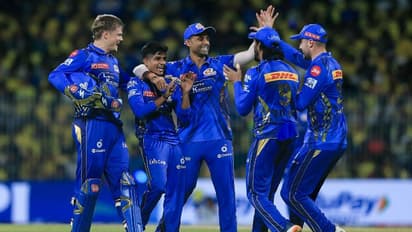 മിന്നിച്ച അരങ്ങേറ്റം; വിഗ്നേഷ് പുത്തൂരിന് മുംബൈ ഇന്ത്യന്‍സിന്‍റെ സ്പെഷ്യല്‍ ഗിഫ്റ്റ്