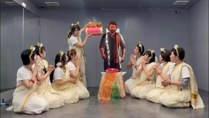 జపాన్‌లో ‘ఎన్టీఆర్’ తుఫాన్:  ఇండియన్ స్టైల్లో ఫ్యాన్స్ రచ్చ!