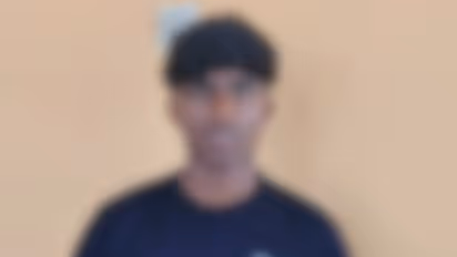 സ്കൂളിലെ തർക്കത്തിൻ്റെ പേരിൽ സ്കൂളിന് പുറത്ത് വെച്ച് പിടിഎ പ്രസിഡൻ്റും മക്കളും വിദ്യാർത്ഥിയെ മർദിച്ചതായി പരാതി