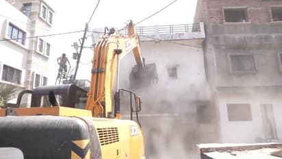 നാഗ്പുരിൽ യു.പി മോഡൽ ബുൾഡോസർ ആക്ഷന്,കലാപകേസിലെ മുഖ്യ പ്രതി ഫഹിം ഖാന്റെ വീടിന്റെ ഭാഗം പൊളിച്ചുനീക്കി