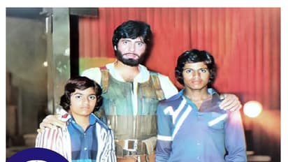 ಅಮಿತಾಬ್ ಬಚ್ಚನ್ ಜೊತೆ ಸ್ಟೈಲ್ ಆಗಿ ಪೋಸ್ ಕೊಡುತ್ತಿರೋ ಹುಡುಗರು ಯಾರು ಗೊತ್ತಾಯ್ತ?