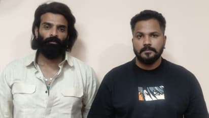 ಕಾಟೇರನ ಮಚ್ಚು ಹಿಡಿದು ರೀಲ್ಸ್ ಮಾಡಿದ್ದಕ್ಕೆ ರಜತ್, ವಿನಯ್ಗೆ ಬಾಂಬೆ ಕಟ್ ಹಾಕಿ ಕೂರಿಸಿದ ಪೊಲೀಸ್!