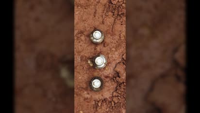 തുരുമ്പെടുത്തത്, വെടിമരുന്നും കരിങ്കൽ ചീളുകളും നിറച്ച് നിർമാണം; നാദാപുരത്ത് കണ്ടെത്തിയത് സ്റ്റീൽ ബോംബ് തന്നെ